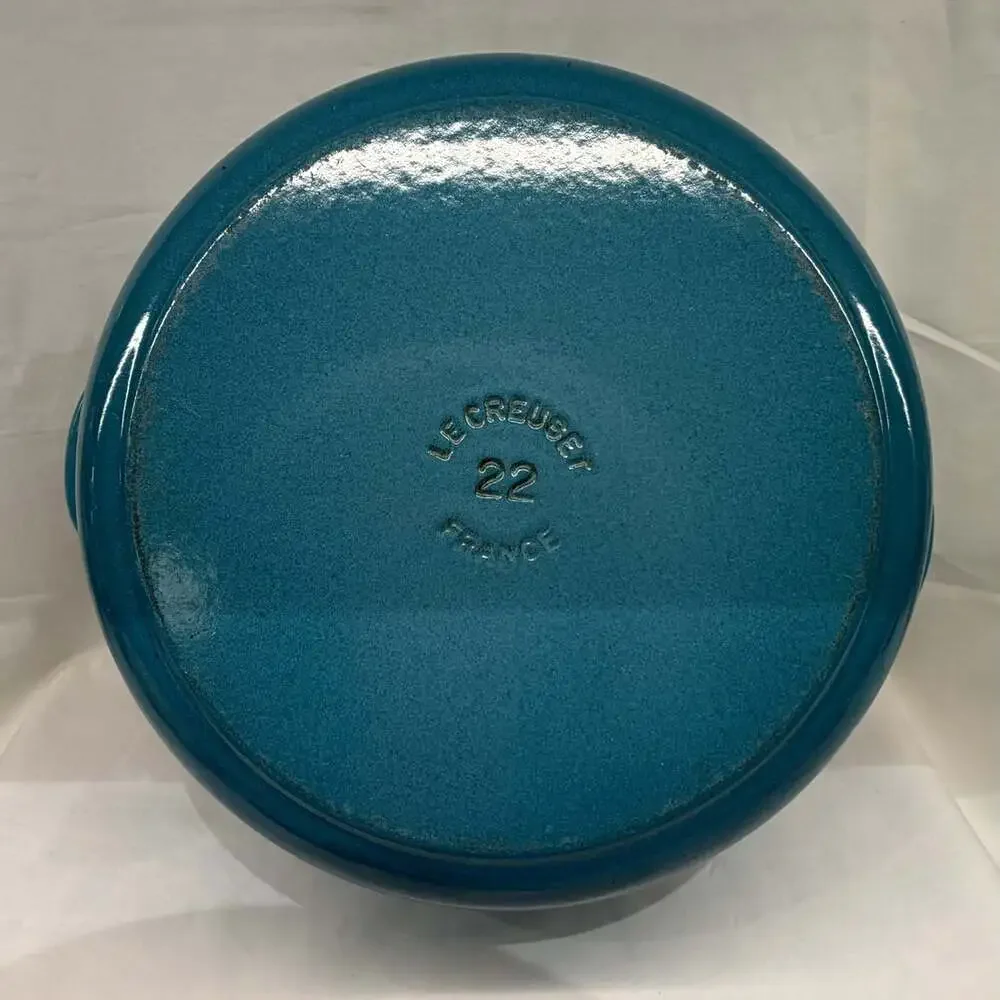 Le Creuset Blue Enamel Cast Iron Round Casserole/Dutch Oven 2.75 qt 22 Lid
